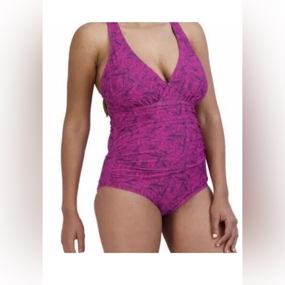 Eddie Bauer Swim xl
Ruched Shaping Design
UPF 50 Sun Protection B-3